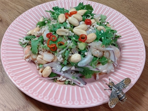 ヤムタクライ(ยำตะไคร้)